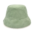 Détail d'un chapeau bob en velours côtelé vert avec doublure polaire blanche chaude - M (56-58cm) / Vert
