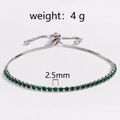 Détail du bracelet bolo réglable de 4g avec zircon vert rond de 2,5mm serti argent - Lunette Ronde Verte (Or Blanc)