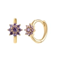 Créoles fleurs dorées avec zircons violets sur fond blanc immaculé - Or avec fleur violette à 8 pétales