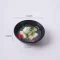 Porte-clés soupe miso miniature en bol noir avec détails de crevettes et légumes - Soupe aux Crevettes et Tofu - Sans Anneau