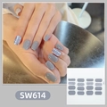 Dettagli adesivi unghie SW614 in grigio e glitter argento con demo della mano - SW614 / Grigio/Glitter Argentati