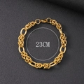 Gros plan sur un bracelet chaîne en titane plaqué or 18 carats de 7 mm sur cuir gris - Bracelet fleur sculptée en forme d'oeuf doré de 7 mm