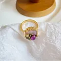Gouden open ring met roze emaille bessenmotief en glanzende accenten van zirkonia - Vintage bessen emaille T-vorm ring(NL00953R)