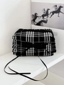 Neceser chic a cuadros blancos y negros con un gran lazo negro y detalle de cinta fina - Estilo de Encaje a Cuadros Blancos y Negros