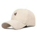 Cappellino da baseball in velluto a coste beige con lettera H ricamata marrone su fondo bianco - Regolabile / Beige Chiaro