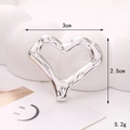 Colgante de corazón hueco martillado plateado con medidas 3cm x 2,5cm y peso 5,2g - Corazón Plateado Brillante