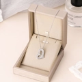 Collar de acero de titanio con colgante de corazón y circonitas en caja de regalo - Plateado