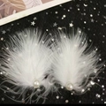 Elegante set di fermagli per capelli con piume bianche e perle su tessuto nero stellato - Bianco - Fata di Perla Paio