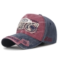 Berretto da baseball vintage lavato con design rosso-blu e ricamo patch squalo - Fronte Borgogna Corpo Blu Notte