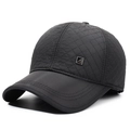 Cappellino invernale trapuntato nero da uomo con copriorecchie e logo in metallo - Regolabile / Nero