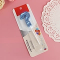 Bougie d'anniversaire bleue en forme de point d'interrogation dans un emballage de vente - Bleu