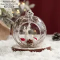 Palla di Natale in vetro trasparente con renna bianca e decorazione in pigna miniatura - Cervo / Sfera di Vetro 8CM