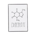 Pin metálico esmaltado con estructura química de chocolate sobre fondo blanco - CHOCOLATE Fórmula Química
