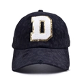 Detalle de gorra negra con estampado de leopardo, letra D bordada y malla transpirable - Estilo Letra D (D-漏洞马尾棒球帽)