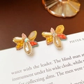 Pendientes de flores vintage con cuentas amarillas y naranjas sobre un libro - Flor Amarilla (10 Poste de plata para pendientes)