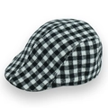 Detaillierte Seitenansicht einer klassischen schwarz-weiß karierten Retro-Flachkappe für Herbst - Karo-Schwarz und Weiß