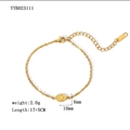 Dettaglio del bracciale in acciaio inossidabile placcato oro 18K con ciondolo ovale e chiusura - Stile Piastra a Stella (YYB023111)