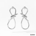 Orecchini a perno minimalisti con design a nodo d'argento e finitura metallica lucida - Nodo Intrecciato Sottile (D2883) / Argento