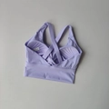 Soutien-gorge de sport lilas avec bretelles croisées au dos et coussinets amovibles - S / Lavande