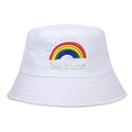 Cappello a secchiello bianco in cotone con ricamo arcobaleno e scritta 'be kind' alla moda - 58cm / Bianco