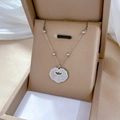 Silberne Halskette aus Edelstahl mit Fu-Symbol-Schlossanhänger in einer Geschenkbox - Silber
