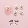 Makroansicht von süßem 3D Hasen-Nagelschmuck mit glitzernden Strasssteinen und Goldrahmen - Gold Irisierend Strass Hasenring Stil (9834)