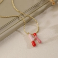 Collier doré avec pendentif lettre K au design de pilule émaillée rose et rouge - Style-H