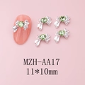 Fiocco argentato per nail art con gemma cuore verde, dettaglio dimensioni 11x10mm - Base Argento Cuore Verde (AA17)