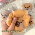 Juguete Capibara de rebote lento en bolsa transparente con cadena para colgar - Carpincho Fluido
