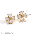Detail showing 11.8mm gold clover stud earrings with heart-shaped cubic zirconia - Four-Leaf Clover Zircon Style (TE60290)