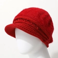 Gorro de punto rojo oscuro para mujer con piel sintética y detalles decorativos de cuentas - Talla única / Rojo