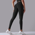 Nahtlose schwarze Yogahose mit hoher Taille und Push-Up-Effekt für Fitness und Laufen - S / Reines Schwarz