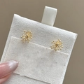 Macro detail of 18k gold plated firework stud earrings with zircons and pearls - 22# Gold Spray Stud (22# Silver Pin-Gold-Firework)