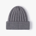 Klassische dunkelgraue Rippstrickmütze mit breitem Umschlag für Winterwärme und Stil - Einheitsgröße / Dunkelgrau