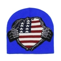 Detail einer königsblauen Strickmütze mit zerrissenem USA-Flaggenmuster im Street-Style - Königsblau