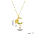 Collana luna farfalla dorata con ciondolo verde sfumato, perle e dettagli zircone - Trasparente (Anello Oro)