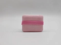 Houppette carrée rose douce avec ruban décoratif pour l'application du maquillage - Rose