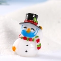 Miniatur-Weihnachtsschneemann mit schwarzem Hut, Schal und blauer Gesichtsmaske - Schneemann mit Maske