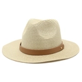 Chapeau de paille classique à large bord avec bande en cuir vu sous un angle de 45 degrés - M (56-58cm) / Poche zippée