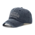 Dettaglio del cappello vintage lavato con ricamo Honda e finitura invecchiata - Taglia unica (56-60cm regolabile) / Blu Lavato (Stile Honda-B)