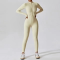 Beige yoga-jumpsuit met hoge stretch, opstaande kraag en halve ritssluiting - S / Haver Abrikoos