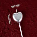 Decorazione per torta a forma di cuore argento di circa 2,6 cm su velluto rosso - Candela Cuore Argento