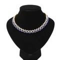 Collana a catena cubana dorata con cristalli blu e bianchi su manichino in velluto - 20 pollici / Argento