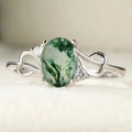 Elegant silver moss agate ring with oval natural texture and round zircon accents - US 6 / White Gold