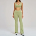 Muntgroene yogaset met sportbeha met V-hals en uitlopende broek met hoge taille en zakken - S / Bonengroen