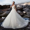 Robe de mariée élégante blanche à col en V avec applications florales en dentelle - US size 2 (S) / Ivoire