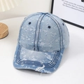 Hellblaue Jeans-Baseballkappe mit Vintage-Rissen und modischen Fransen am Schirm - Hellblau