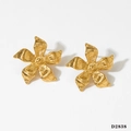 Goldene fünfblättrige Blumenohrstecker mit radialer Textur und Kugel in der Mitte - 5-Blatt Gewindestil / Gold