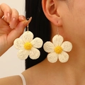 Handmade woven daisy earrings in cream and yellow raffia for a summer beach look - Off-white Patchwork Daisy Style (6722)