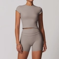 Completo yoga taupe 2 pezzi con crop top a maniche corte e pantaloncini sportivi - Taglia S / Top E Pantaloni / Maniche Corte + Pantaloncini / Lino